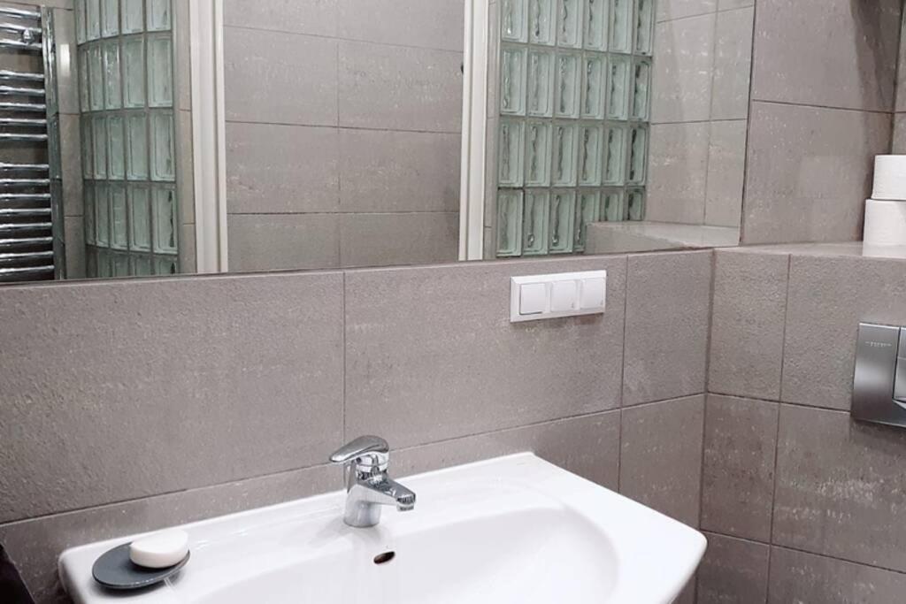 Bright&Comfy Apt -Few Min To Main Square Cracóvia Exterior foto