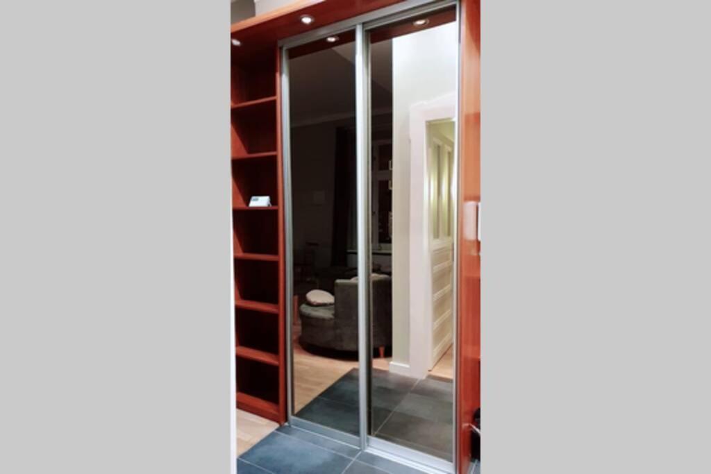 Bright&Comfy Apt -Few Min To Main Square Cracóvia Exterior foto